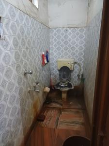 Bathroom Image of 1000 Sq.ft 4 BHK Independent House for sale in Kanchrapara North 24 Parganas District for Rs. 11000000