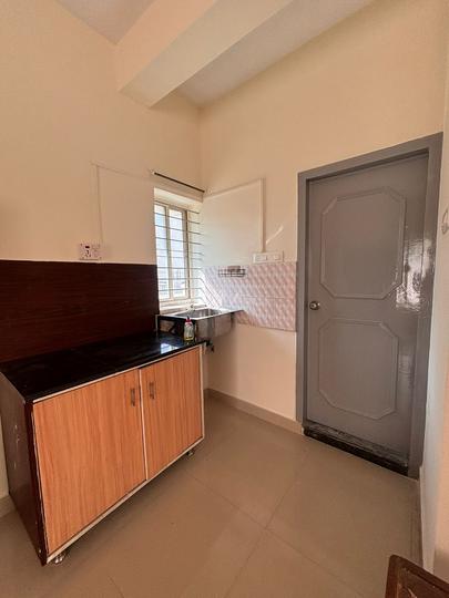 INDIPENDENT BUILDER FLOOR Kitchen 1