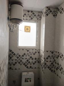 Bathroom Image of 400 Sq.ft 1 RK Builder Floor for rent in Sector 15 Gurgaon for Rs. 18000