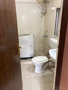 Bathroom Image of 1200 Sq.ft 3 BHK Apartment / Flat for sale in DLF Carlton Estate, Sector 53 Gurgaon for Rs. 32500000