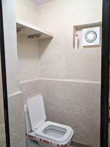 Common Bathroom Image of 900 Sq.ft 2 BHK Builder Floor for rent in Moti Nagar New Delhi for Rs. 28000