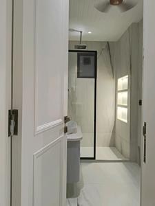 Common Bathroom Image of 2500 Sq.ft 5 BHK Builder Floor for sale in Indirapuram Ghaziabad for Rs. 42000000