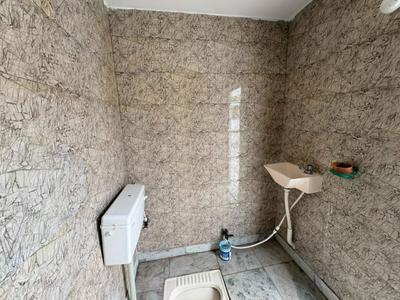 Bathroom Image of 150 Sq.ft 1 RK Builder Floor for rent in Sikandra Agra for Rs. 7000
