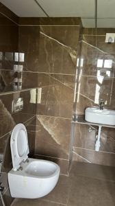 Bathroom Image of 2916 Sq.ft 3 BHK Apartment / Flat for rent in Altezza, Sargasan Gandhinagar for Rs. 47000