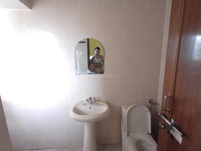 Bathroom Image of 1200 Sq.ft 2 BHK Apartment / Flat for rent in Eldeco Greens, Gomti Nagar Lucknow for Rs. 26000