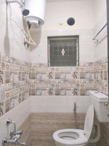 Common Bathroom Image of 400 Sq.ft 1 BHK Apartment / Flat for rent in Bommanahalli Bengaluru for Rs. 15000