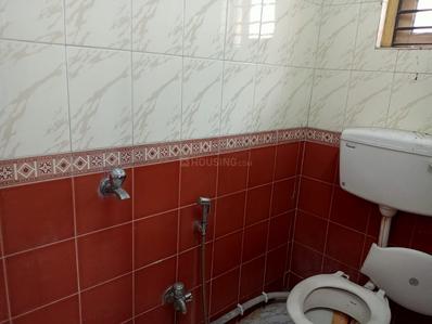 Bathroom Image of 900 Sq.ft 2 BHK Builder Floor for rent in Baranagar Kolkata for Rs. 15000