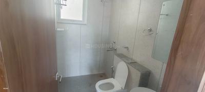 Bathroom Image of 1800 Sq.ft 3 BHK Apartment / Flat for rent in Vaishali Ghaziabad for Rs. 45000