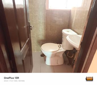 Bathroom Image of 585 Sq.ft 1 BHK Apartment / Flat for rent in Sikka Karmic Greens, Sector 78 Noida for Rs. 22000