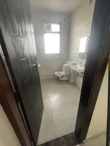 Bathroom Image of 165 Sq.ft 1 BHK Apartment / Flat for rent in Suncity Heights, Sector 54 Gurgaon for Rs. 32000