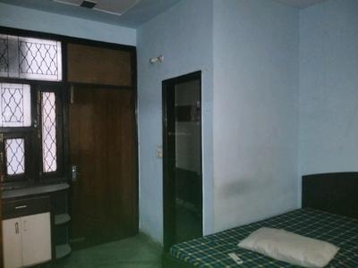 Bedroom Image of 450 Sq.ft 1 BHK Builder Floor for rent in Shalimar Bagh New Delhi for Rs. 18000