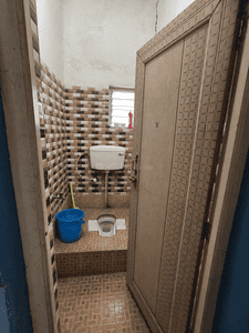 Bathroom Image of 780 Sq.ft 2 BHK Independent House for rent in Tollygunge Kolkata for Rs. 16000