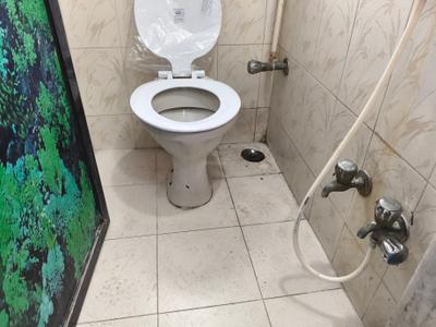 Bathroom Image of 400 Sq.ft 1 RK Apartment / Flat for rent in Borivali West Mumbai for Rs. 25000