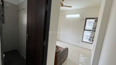 Bedroom Image of 956 Sq.ft 2 BHK Apartment / Flat for rent in Runwal Sanctuary, Mulund West Mumbai for Rs. 58000