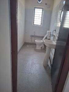 Bathroom Image of 1000 Sq.ft 2 BHK Apartment / Flat for rent in Uzan Bazar Guwahati for Rs. 20000