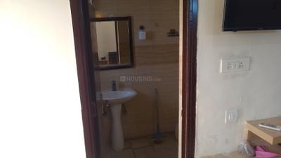 Bathroom Image of 485 Sq.ft 1 RK Apartment / Flat for rent in Supertech Ecociti, Sector 137 Noida for Rs. 19800