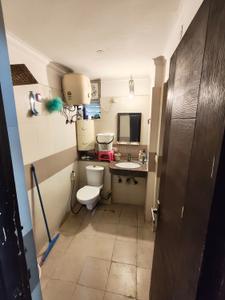 Bathroom Image of 1664 Sq.ft 3 BHK Apartment / Flat for rent in Amrapali Pan Oasis, Sector 70 Noida for Rs. 56000