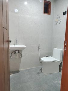 Common Bathroom Image of 1000 Sq.ft 2 BHK Apartment / Flat for sale in Neb Sarai New Delhi for Rs. 5000000