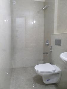 Common Bathroom Image of 750 Sq.ft 2 BHK Apartment / Flat for sale in Sheth VASANTOASIS BLOSSOM BLDG 20 WING A AND WING B, Andheri East Mumbai for Rs. 24500000