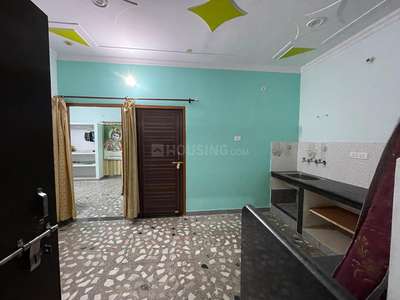 Hall Image of 850 Sq.ft 2 BHK Builder Floor for rent in Gomti Nagar Lucknow for Rs. 10000