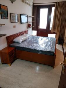 Bedroom Image of 4000 Sq.ft 3 BHK Builder Floor for rent in Jor Bagh New Delhi for Rs. 400000
