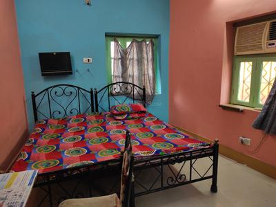 Bedroom Image of 600 Sq.ft 1.5 BHK Independent House for rent in Behala Kolkata for Rs. 12000