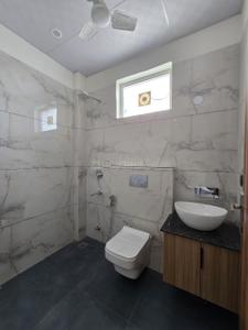 Bathroom Image of 1050 Sq.ft 1 RK Independent House for rent in HUDA Plot Sector 42, Sector 42 Gurgaon for Rs. 25000