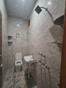 Bathroom Image of 450 Sq.ft 1 BHK Builder Floor for rent in Guru Ji Welfare Homes, Dwarka Mor New Delhi for Rs. 12000