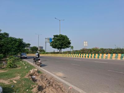 Image of 1800 Sq.ft Residential Plot / Land for sale in Sector 79, Noida for Rs. 27100000