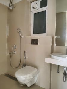 Common Bathroom Image of 790 Sq.ft 2 BHK Apartment / Flat for rent in Mulund West Mumbai for Rs. 64000