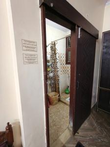 Bathroom Image of 900 Sq.ft 3 BHK Apartment / Flat for sale in Shalimar Garden Ghaziabad for Rs. 7400000