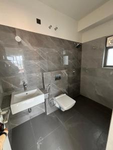 Bathroom Image of 1473 Sq.ft 3 BHK Apartment / Flat for rent in Merlin Pristine, New Alipore Kolkata for Rs. 58000