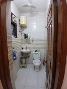 Bathroom Image of 1420 Sq.ft 2 BHK Builder Floor for rent in Sector 46 Gurgaon for Rs. 36000