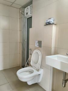 Common Bathroom Image of 750 Sq.ft 2 BHK Apartment / Flat for sale in Lodha Amara, Kolshet Thane for Rs. 12000000