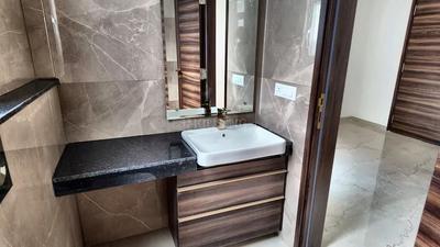 Bathroom Image of 1712 Sq.ft 3 BHK Apartment / Flat for sale in Smartworld Orchard, Sector 61 Gurgaon for Rs. 29500000