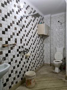 Common Bathroom Image of 1000 Sq.ft 3 BHK Apartment / Flat for rent in Uttam Nagar New Delhi for Rs. 25000