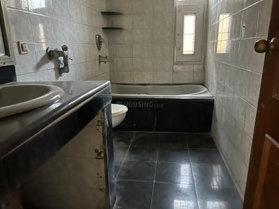 Bathroom Image of 2450 Sq.ft 3 BHK Apartment / Flat for sale in Queens Park, Ballygunge Kolkata for Rs. 45000000
