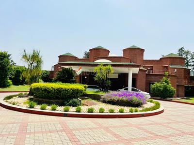 6 BHK Farm House