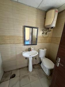 Bathroom Image of 410 Sq.ft 1 BHK Apartment / Flat for rent in Supertech Ecociti, Sector 137 Noida for Rs. 21000