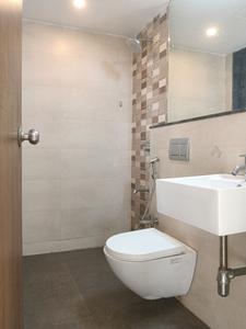 Common Bathroom Image of 900 Sq.ft 2 BHK Apartment / Flat for rent in Lodha Splendora Riverview, Kasarvadavali Thane for Rs. 29000