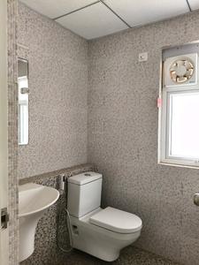 Common Bathroom Image of 1300 Sq.ft 2.5 BHK Apartment / Flat for rent in Shree Vardhman Victoria, Sector 70 Gurgaon for Rs. 40000
