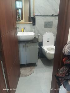 Bathroom Image of 1150 Sq.ft 3 BHK Builder Floor for rent in Green Park New Delhi for Rs. 90000
