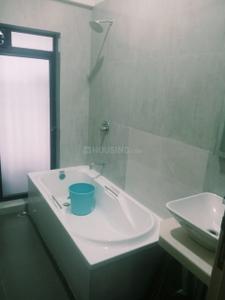 Bathroom Image of 1500 Sq.ft 4 BHK Apartment / Flat for rent in Mulund West Mumbai for Rs. 110000