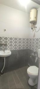 Bathroom Image of 250 Sq.ft 1 RK Apartment / Flat for rent in Ashwini Layout, Ejipura Bengaluru for Rs. 12000