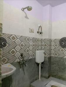 Bathroom Image of 600 Sq.ft 1 RK Independent House for rent in Garhi New Delhi for Rs. 11000