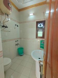 Bathroom Image of 780 Sq.ft 1 BHK Apartment / Flat for rent in DDA Flats Sarita Vihar, Sarita Vihar New Delhi for Rs. 28500