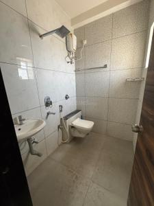 Bathroom Image of 1800 Sq.ft 3 BHK Apartment / Flat for rent in Manish Nagar Nagpur for Rs. 24000