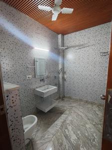 Bathroom Image of 2700 Sq.ft 3 BHK Builder Floor for rent in Sukhdev Vihar New Delhi for Rs. 110000