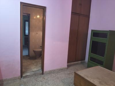 Bedroom Image of 1300 Sq.ft 2 BHK Builder Floor for rent in Hauz Khas New Delhi for Rs. 40000
