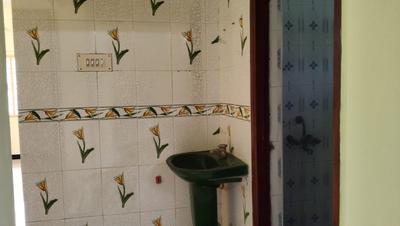 Bathroom Image of 1500 Sq.ft 2 BHK Independent House for rent in Thiruvanmiyur Chennai for Rs. 22000
